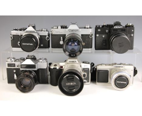 A quantity of 35mm camera equipment, to include a Minolta 505si Super autofocus SLR camera; a Tamron for Minolta 80-210mm 1:4