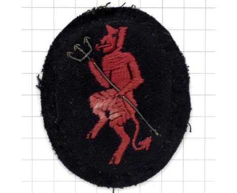 Inns of Court Regiment Officer’s beret badge WW2 period.A large padded black cloth oval bearing red silk Devil holding a trid