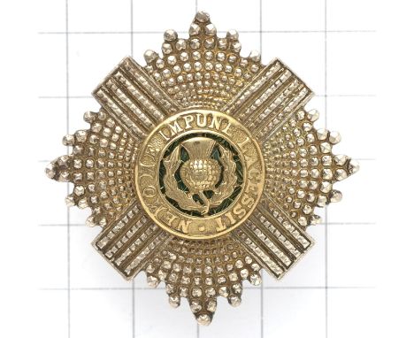 Scottish. Scots Guards WO’s post war cap star.Die-cast silvered, gilt and green enamelLoopsEnamel AF. GC
