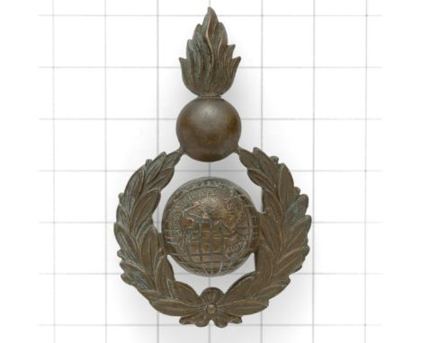 Royal Marine Artillery scarce 1922 OR’s brass cap badge.Die-stamped flaming grenade over globe and laurelsLoopsToned VGC