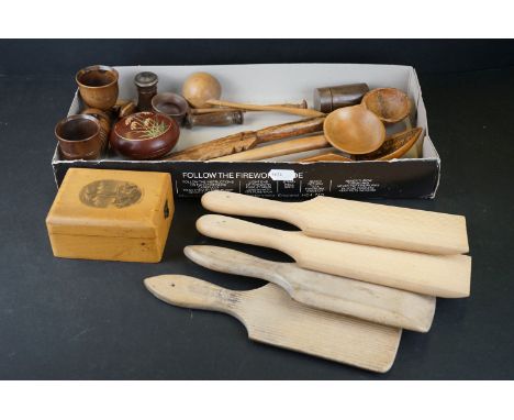 A small collection of mixed treen to include boxes, spoons, egg cups, napkin ring...etc. 