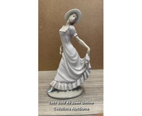 RARE LLADRO NAO FIGURINE OF A GIRL WITH HAT HOLDING DRESS, C1980, 28.5CM HIGH