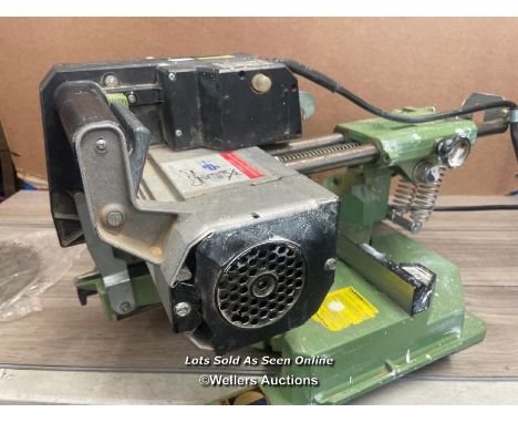 ELEKTRA BECKUM CROSSCUT AND MITRE SAW TYPE KGS 300, POWERS UP AND APPEARS TO BE IN WORKING ORDER. WITH MANUAL