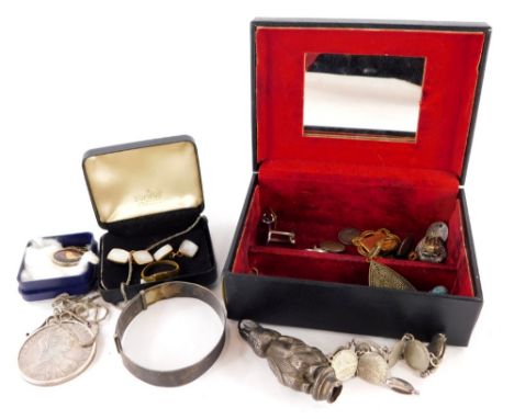 A jewellery box and contents of costume jewellery, to include hammered silver bangle, coin bracelet, a large coin pendant, si