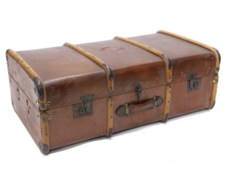 A canvas and wooden bound trunk with leather handle, 92cm wide.