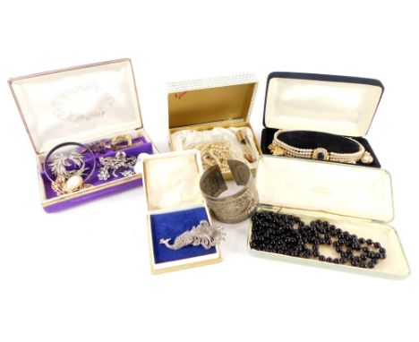 A group of various costume jewellery, to include faux pearl necklaces, a marcasite set peacock brooch, jet style necklace, Ea