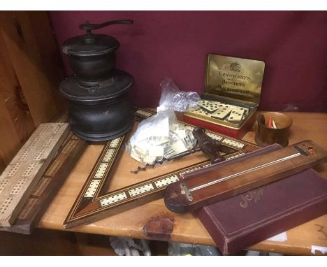 Group of treen including cribbage boards, lignum vitae coffee grinder, other items
