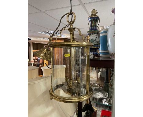 Cylindrical hall lanternThe lantern consists of three curved glass panels (the edges of the panels can be seen in the images 