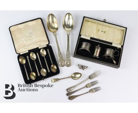 Miscellaneous silver, including a pair of silver George IV Queens Pattern serving spoons London hallmark dated 1836, mm Mary 