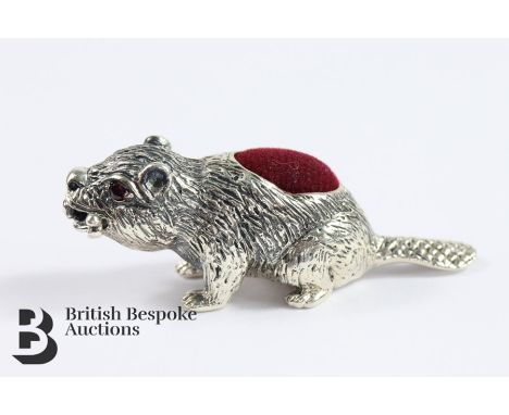 Silver pin cushion, modelled as a beaver with ruby eyes, approx 50 mm, stamped 925 silver.