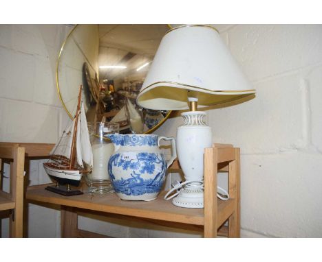 MIXED LOT: 19TH CENTURY BLUE AND WHITE JUG (A/F), TABLE LAMP, MODEL YACHT ETC