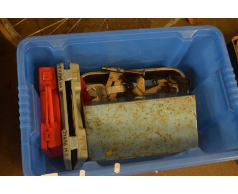 A BOX OF VARIOUS ASSORTED TOOLS