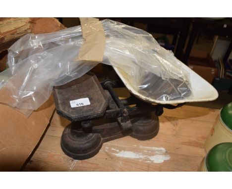 VINTAGE KITCHEN SCALES WITH WEIGHTS