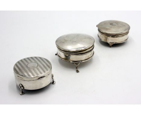 Three silver ring boxes each with hinged lid and three cabriole feet. 