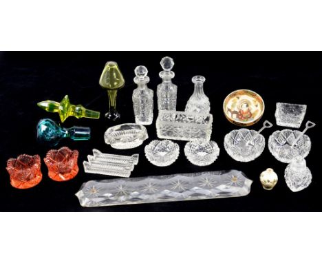 A SILVER MOUNTED GLASS INKWELL, 4.5CM W, A JAPANESE LACQUER BOX, A MANICURE SET, A MINIATURE SATSUMA EARTHENWARE VASE, 3CM H,