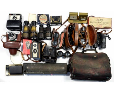 A QUANTITY OF WORLD WAR ONE AND OTHER BINOCULARS including military stereo 6 x 30 binoculars, stamped broad arrow, leather ca
