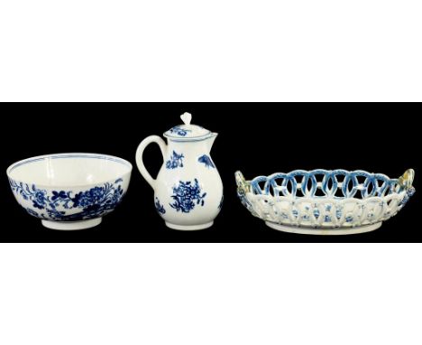 A WORCESTER RETICULATED OVAL BASKET, TRANSFER PRINTED WITH A FLORAL PATTERN, 21CM W, A SIMILAR WORCESTER SLOP BOWL AND A HOT 
