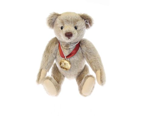 Steiff medallion bear, exclusive to Danbury Mint