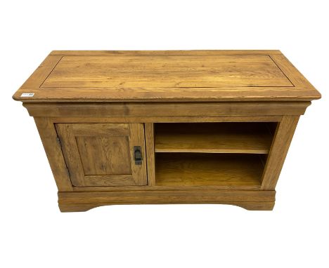 Light oak side cabinet/television stand, fitted with open shelves and single cupboardDimensions: Height:&nbsp;60cm&nbsp; Leng