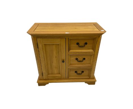 Light oak side cabinet, fitted with single cupboard and three drawersDimensions: Height:&nbsp;83cm&nbsp; Length/Width:&nbsp;8