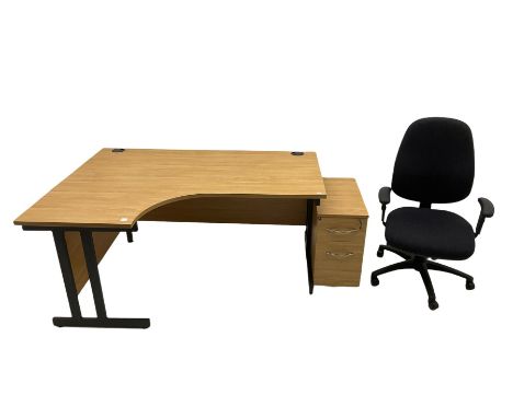 Light oak left hand corner office desk, with pedestal and swivel chairDimensions: Height:&nbsp;72cm&nbsp; Length/Width:&nbsp;