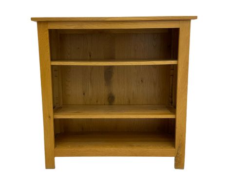 Light oak open bookcase, fitted with two adjustable shelvesDimensions: Height:&nbsp;90cm&nbsp; Length/Width:&nbsp;90cm&nbsp; 