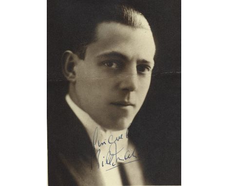 Billy Mayer signed 8x6 vintage photo. (31 May 1902 - 25 March 1959) was an English pianist and composer who built a career in