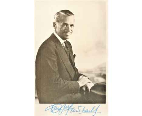 Actor, Douglas Fairbanks vintage signed 6x4 black and white photograph. Fairbanks (1883 - December 12, 1939) was an American 