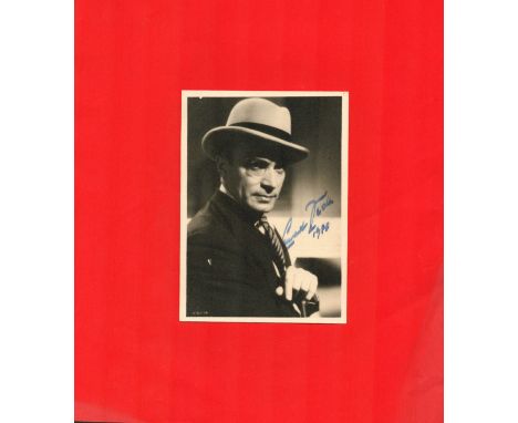 Conrad Veidt signed 5x4 vintage black and white photograph. Veidt was a German actor best remembered for his roles in the fil