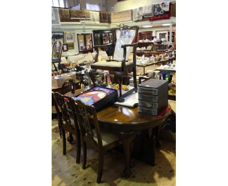 Early 20th Century oval mahogany Chippendale style extending dining table, two leaves and winder, 210cm fully extended togeth