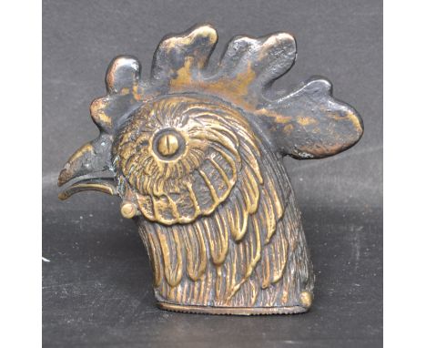 A vintage style brass vesta case in the shape of a rooster. Having a hinged base, opened by a mechanism from the beak. Measur