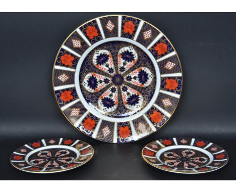 A collection of three vintage 20th century Royal Crown Derby Old Imari 1128 pattern plates comprising of two side plates with