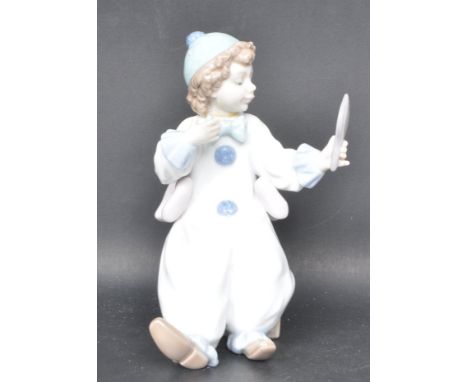 A ceramic porcelain Spanish Lladro figure entitled 'Pierrot In Preparation. Figurine model number 6257. Complete with origina