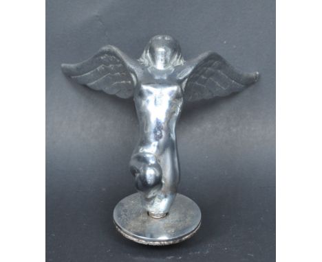 A vintage retro early 20th century circa 1930's Triumph Gloria car mascot. The metal hood / bonnet car mascot&nbsp;modelled a