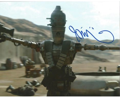 Taika Waititi signed 10x8 colour photograph taken during a Star Wars scene of a droid, IG-11, a fictional character in the St