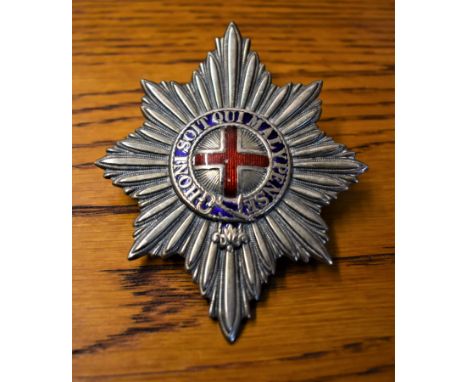 Coldstream Guards Officers Puggaree  Badge (Silver and enamel) St. George's Cross within the Royal Garter in enamel surmounte