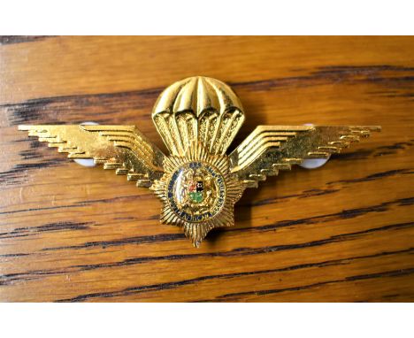 South African Police Parachutist qualification wings, Type II, Post-1994, gold standard, Gilt and enamel. 