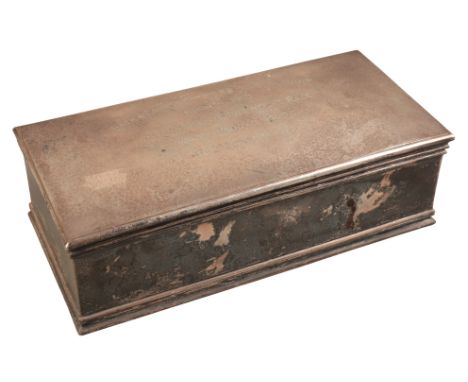 AN EDWARD VII SILVER CIGAR BOXby William Comyns, London 1911, of plain design, 6cm high x 20cm wide x 9.5cm deep, wood lined 