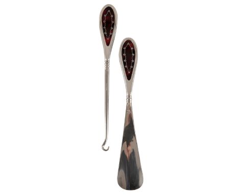 A GEORGE V SILVER AND TORTOISESHELL PIQUE HANDLED BUTTON HOOK AND MATCHING SHOE HORN by Mappin &amp; Webb, Birmingham 1927, w