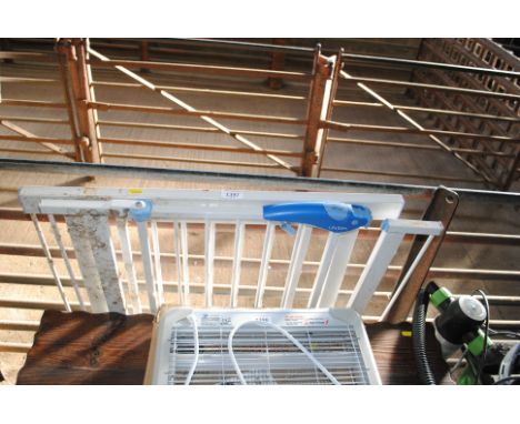 A Lindam child / pet stair gate 