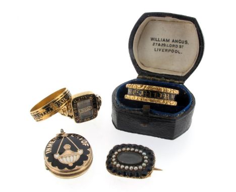 A Regency swivel gold mourning ring, of rectangular form and centred with a glazed locket of hair in gold border with the wor