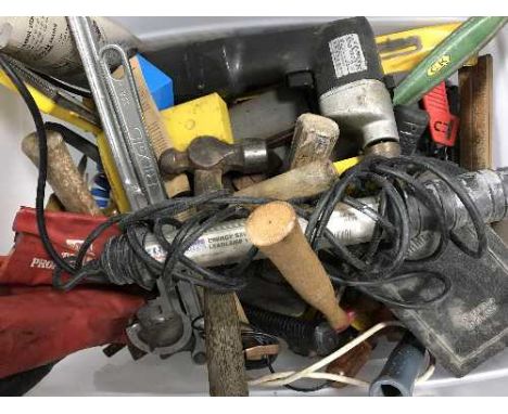 Two boxes of assorted power tools, bench vice, etc 