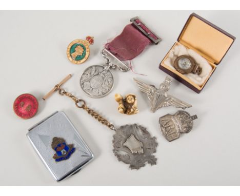 Quantity of medals, badges, cigarette lighers, netsuke, etc, (quantity in tray)