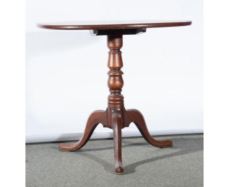 Oak pedestal tilt-top table, turned support tripod base, diameter 79cm, height 71cm.