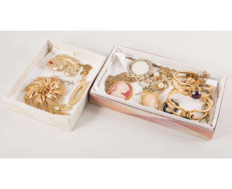 Vintage costume jewellery - paste and crystal necklaces, gilt metal jewellery, paste brooches etc