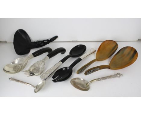 Two pairs of Oriental silver and horn salad servers, together with a pair of silver mounted horn spoons, a white metal spoon 