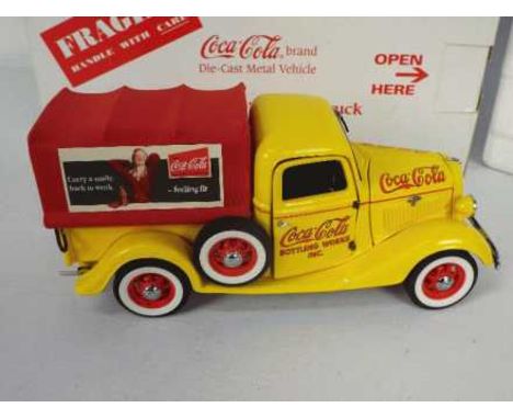 Danbury Mint - A boxed 1:24 scale #127-006 'Replica of the 1935 Coca Cola Delivery Truck' by Danbury Mint. The model appears 