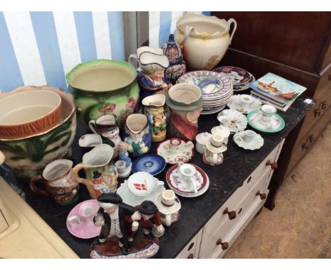 A SELECTION OF LATE 19TH / EARLY 20TH CENTURY AND REPRODUCTION STAFFORDSHIRE WARES, character jugs, candlestick holders, plat