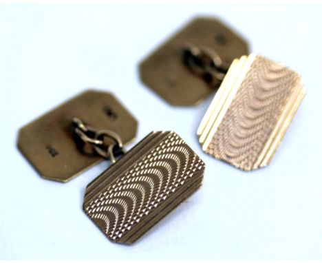 A PAIR OF 9 CARAT GOLD OVAL CUFFLINKS with engraved decoration c.1921 and a pair of 1930's 9 carat gold cufflinks of rectangu