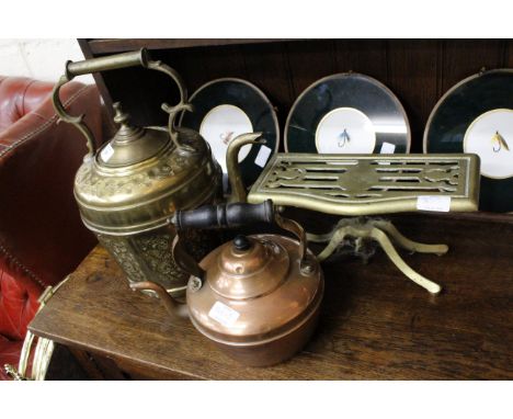 A 20TH CENTURY REPRODUCTION BRASS FIRE SCREEN, a 19th century brass kettle on stand, a copper kettle and a brass hearth fende